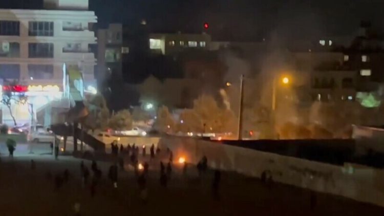 Un nou atac terorist? Cinci persoane, împuşcate mortal