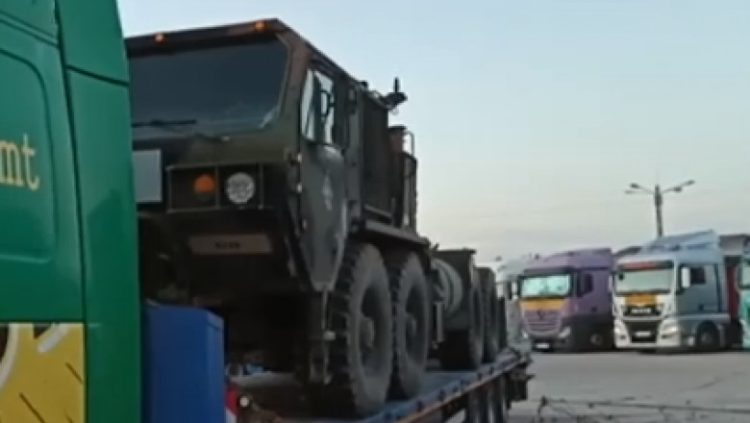 Nu avem nevoie de război! Noi ne distrugem armele singuri: Convoi al MApN, implicat într-un accident în care au fost avariate 3 vehicule