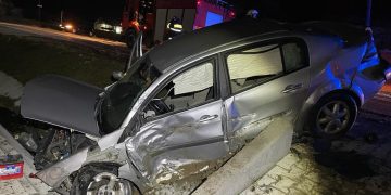 Impact între un microbuz şi un autoturism la Gârdani, cinci victime – foto