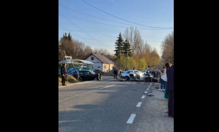 Dezastru la Ocna Șugatag: Impact între două autoturisme