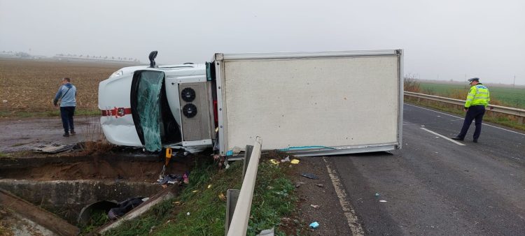 Carambol lângă Carei. Mai multe persoane au ajuns la spital
