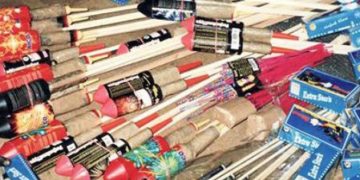 15 kilograme de petarde şi artificii a comandat de pe un site un minor din Baia Mare. Pe ce adresă a solicitat livrarea