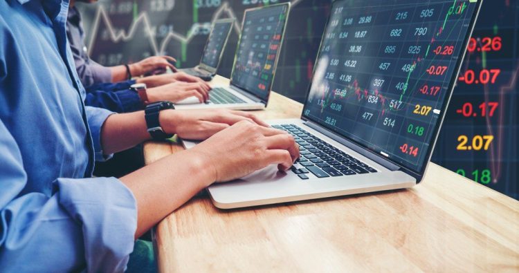 Atenţie, o nouă înşelătorie! Oameni păcăliți cu mii de euro de brokeri falși