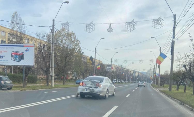 Impact între două autovehicule pe bd. Independenţei din Baia Mare – foto