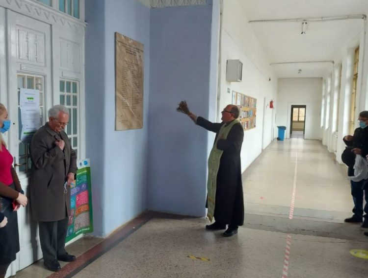 Institutul Elie Wiesel a cerut recent îndepărtarea plăcii comemorative amplasate în interiorul Colegiului Național Dragoș Vodă din Sighetu Marmației