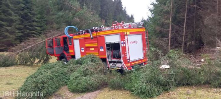 Salvatorii au fost salvați: O autospecială a ISU Harghita, implicată într-un accident grav