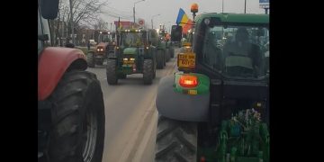 Protest cu tractoare. Fermierii sătmăreni au ieşit în stradă cerând ajutor de la Guvern ca să facă față secetei și scumpirilor
