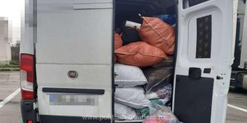 Peste 1.400 de kg de deşeuri destinate unei firme din Baia Mare, oprite la intrarea în ţară