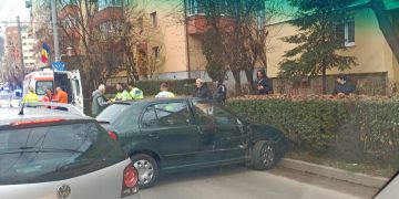 Impact între două autoturisme pe bd. Republicii – foto