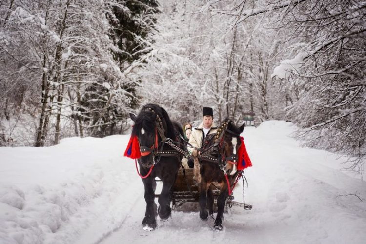 Maramureșenii, invitați să se bucure de o spectaculoasă paradă a colindătorilor la „Crăciun în Maramureș”