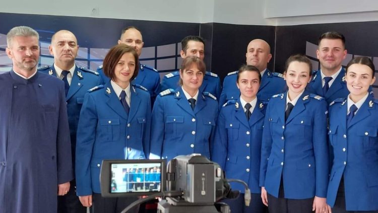 Corala Militară „Pintea  Viteazul” a Jandarmeriei Maramureş a pornit cu colindul