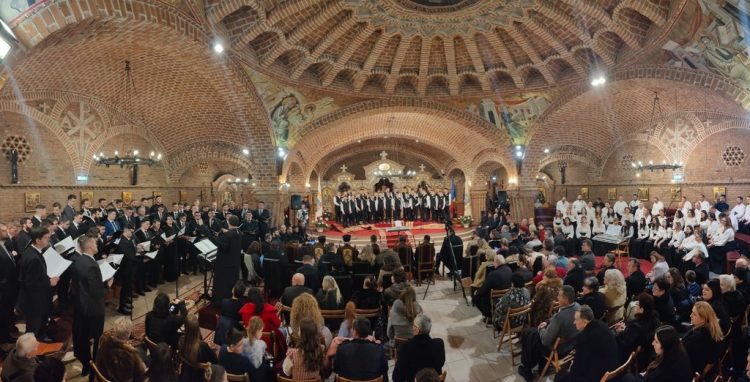 Coruri de renume au colindat la Catedrala Episcopală „Sfânta Treime” din Baia Mare