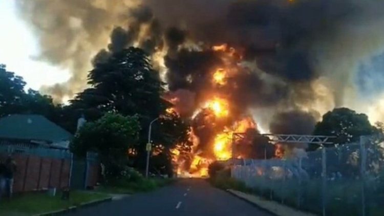 Cel puţin nouă morţi şi 40 de răniţi în Africa de Sud, în explozia unui camion plin cu GPL