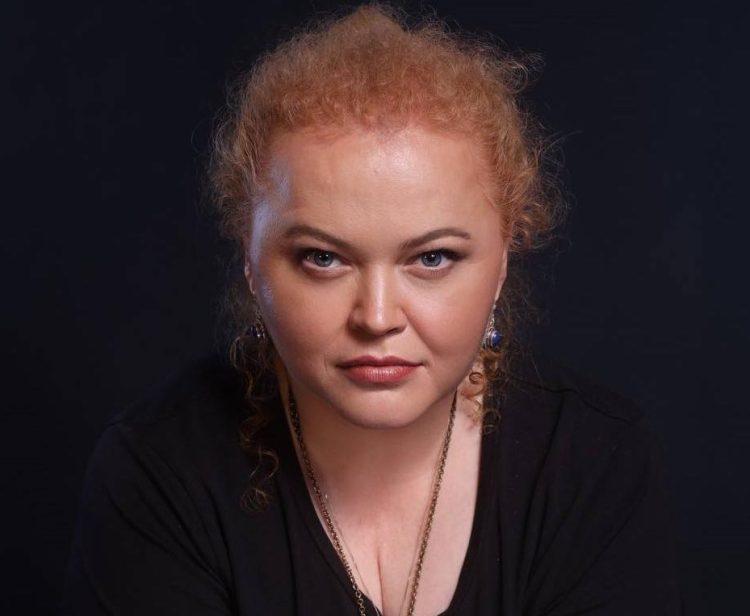 Narcisa Suciu lansează Galbenă Gutuie, un cadou muzical de Crăciun – video