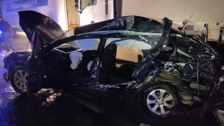 Doi morți și un rănit după coliziunea dintre un TIR și o mașină