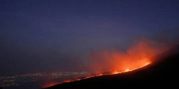 Fenomen extrem de rar! Vulcanul Etna a erupt în plină iarnă