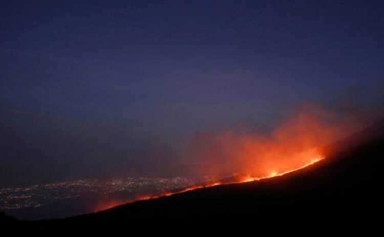 Fenomen extrem de rar! Vulcanul Etna a erupt în plină iarnă