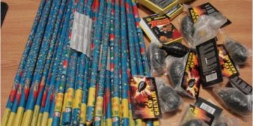 Articole pirotehnice și țigări de contrabandă, confiscate din casa unui tânăr de 22 de ani din Șomcuta Mare