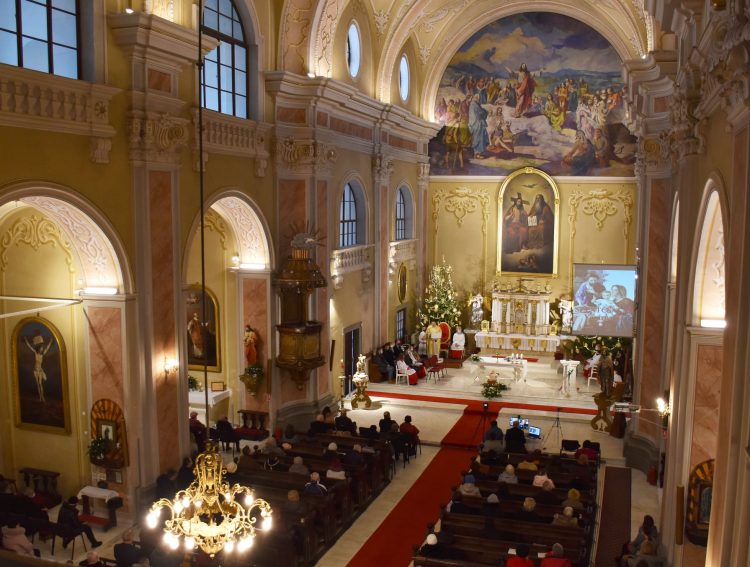 Programul liturgic pentru perioada Sărbătorii Nașterii Domnului şi a Anului Nou la Biserica romano-catolică „Sfânta Treime” din Baia Mare