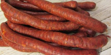 Moment jenant pentru un deputat timişorean. Tobă, cârnați și alte preparate din carne tradiționale confiscate de vameși în aeroportul din Seul