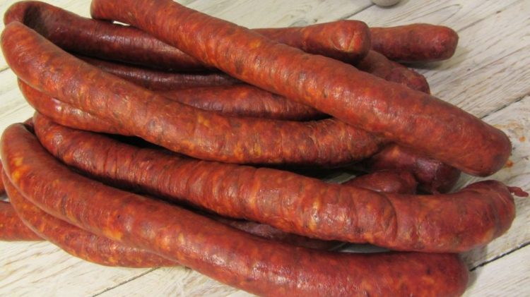 Moment jenant pentru un deputat timişorean. Tobă, cârnați și alte preparate din carne tradiționale confiscate de vameși în aeroportul din Seul