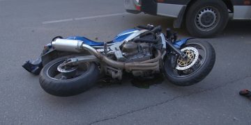 Accident în Borşa. O şoferiţă din Ucraina a lovit cu maşina un motociclu