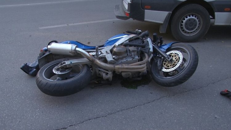 Accident în Borşa. O şoferiţă din Ucraina a lovit cu maşina un motociclu