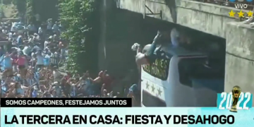 Nebunie în Argentina: Jucătorii, evacuați cu elicoptere din cauza fanilor