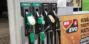 Isteria lipsei de carburant în Ungaria. Cozi la pompe, unele stații închise 