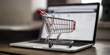 În perioada sărbătorilor, numărul fraudelor online crește