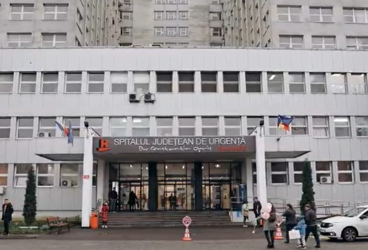 Bărbatul care a fost operat pe cord deschis la Spitalul Județean de Urgență Baia Mare îşi va petrece Crăciunul acasă, alături de familie. A fost externat