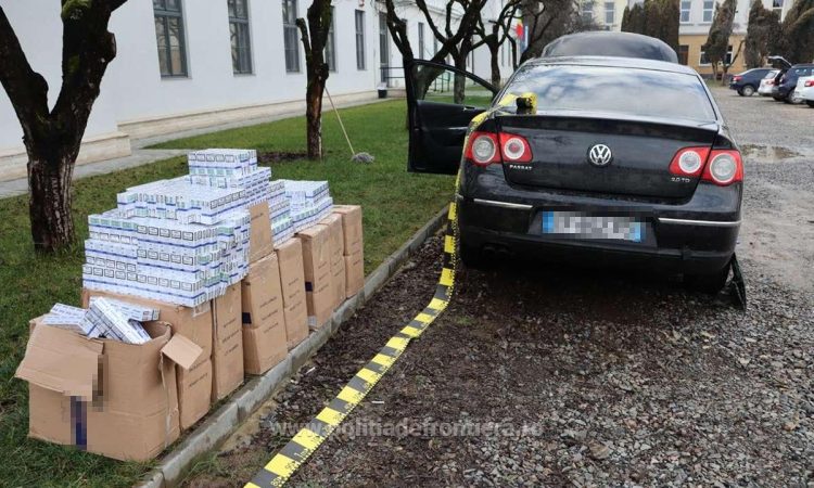 Volkswagen Passat, înmatriculat în Franța, ticsit cu țigări de contrabandă, abandonat în Sighetu Marmaţiei