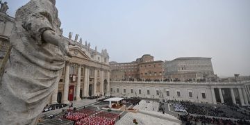 Biserica și lumea și-au luat rămas bun de la papa emerit Benedict XVI