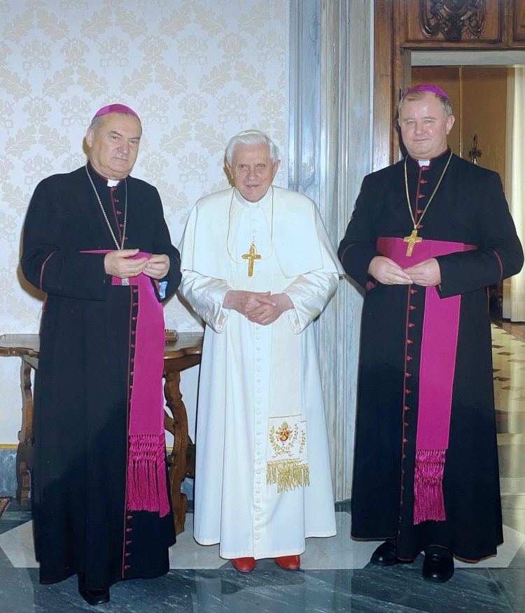 Mesajul Ep. Petru Gherghel la trecerea la cele veșnice a Papei emerit Benedict al XVI-lea