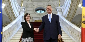 Al nostru e mai scump! Peste trei milioane de euro ne-au costat vizitele externe inutile ale navetistul de la Cotroceni!