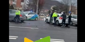 Accident în Baia Mare. Tamponare violentă între două autoturisme. VIDEO