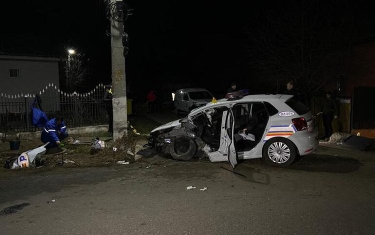 Autospecială de poliție, implicată într-un grav accident