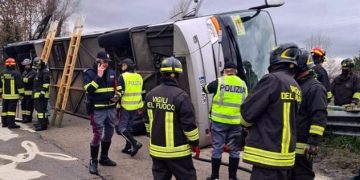 Un autocar cu români s-a răsturnat în Italia!
