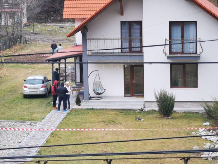 Dublă crimă. Soţ şi soţie, găsiți morţi în casă într-o baltă de sânge, cu capetele zdrobite