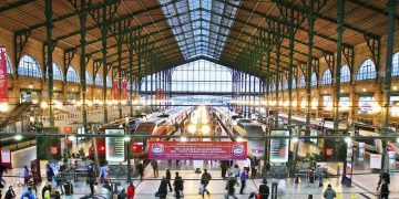Atenționare de călătorie pentru românii care merg în Franța: grevă generală în transportul public și feroviar