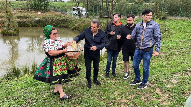 Scandal mare în Oaș după difuzarea emisiunii „Poftiți pe la noi”