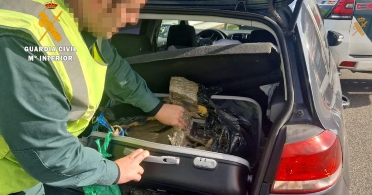 Român prins cu droguri în Spania, transporta 33 kg de hașiș