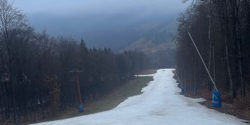Pârtia de la Şuior, închisă de azi din cauza lipsei zăpezii