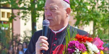 La mulţi ani episcopului emerit PS Petru Gherghel!