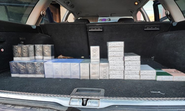 Depistat de poliţiştii de frontieră cu maşina plină de parfumuri de marcă, susceptibile a fi contrafăcute