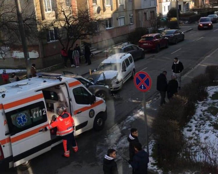 IMPACT puternic pe Strada Melodiei din Baia Mare. Trafic blocat
