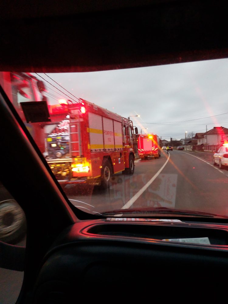 Incendiu la Seini. Intervin mai multe echipaje