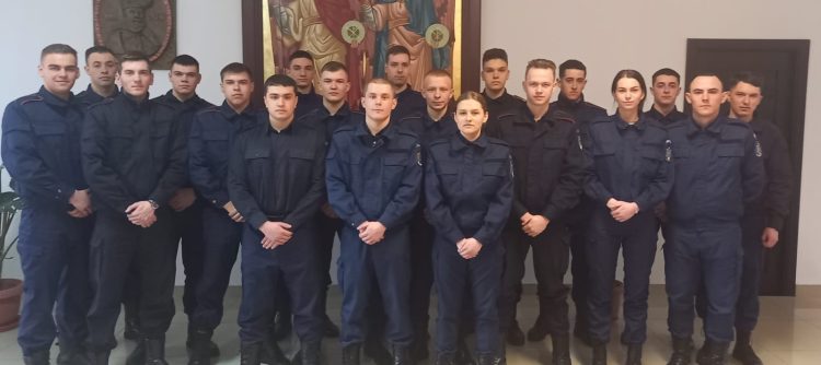 19 elevi jandarmi fac practică la Jandarmeria Maramureș