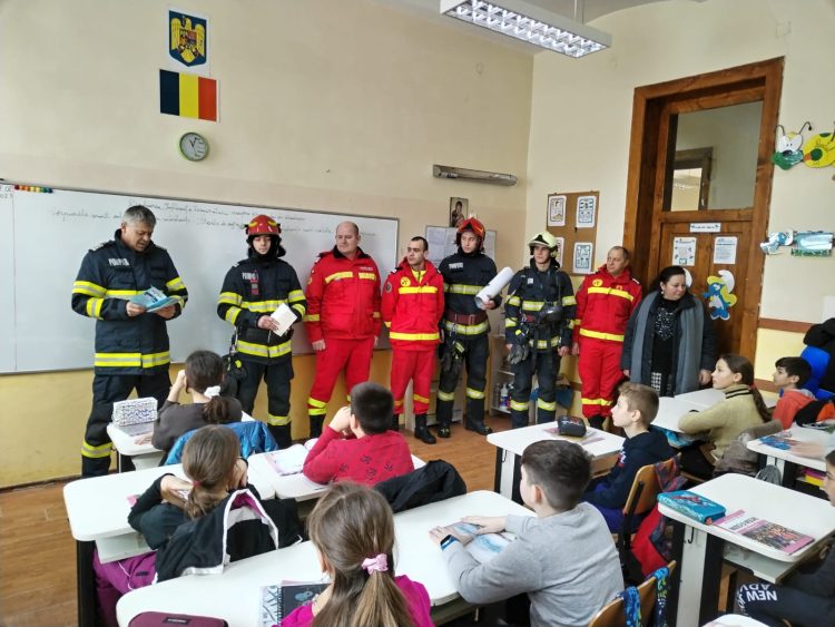 Activități în cadrul ”Săptămânii Protecției Civile” în şcolile din judeţ