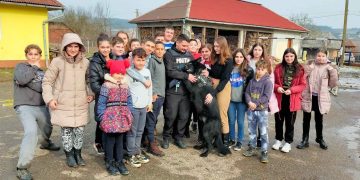 Elevii Școlii Gimnaziale „Mihai Olos” Ariniș şi ai Școlii Gimnaziale Asuaju de Sus, discuţii cu poliţiştii despre siguranţa în şcoli